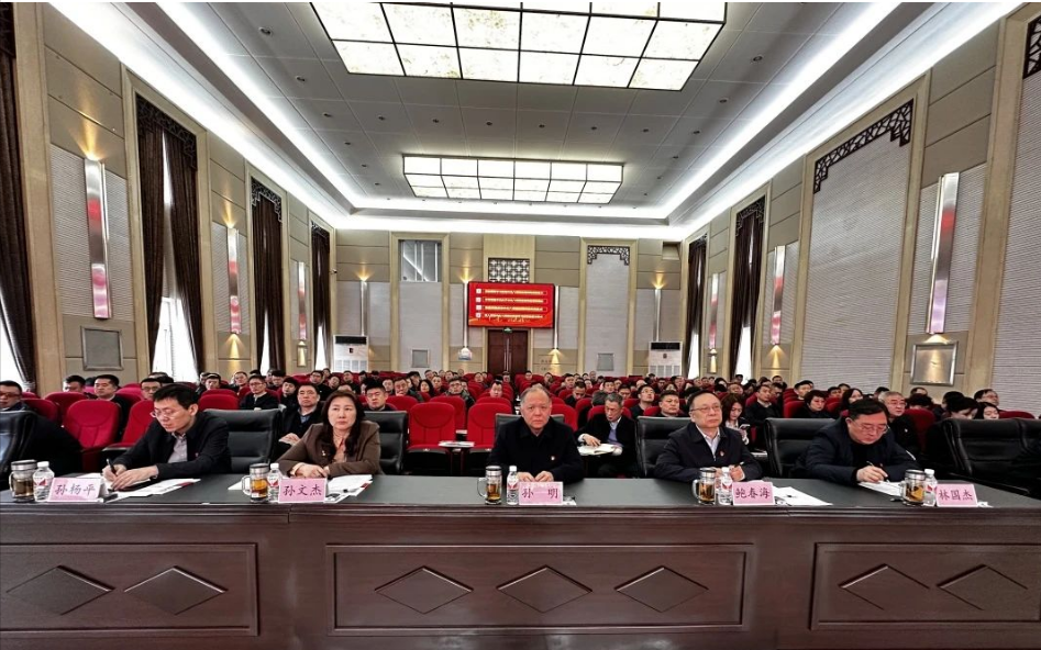 水务集团举办深入贯彻中央八项规定精神学习教育专题读书班